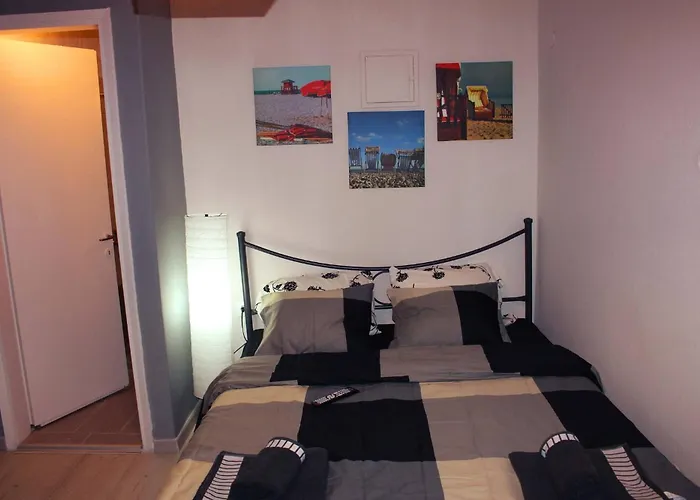 Amazing Next To Center Only 10 Minutes Walk Апартаменты *