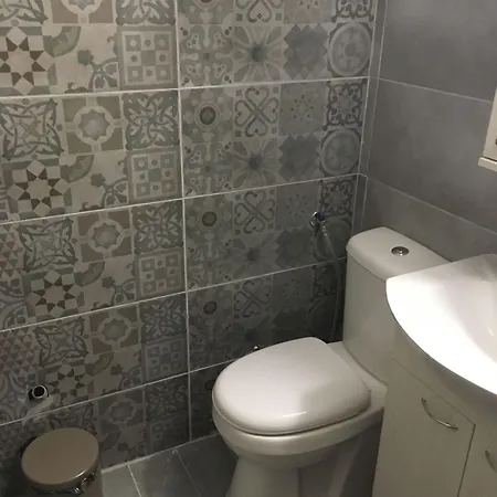Amazing Next To Center Only 10 Minutes Walk *