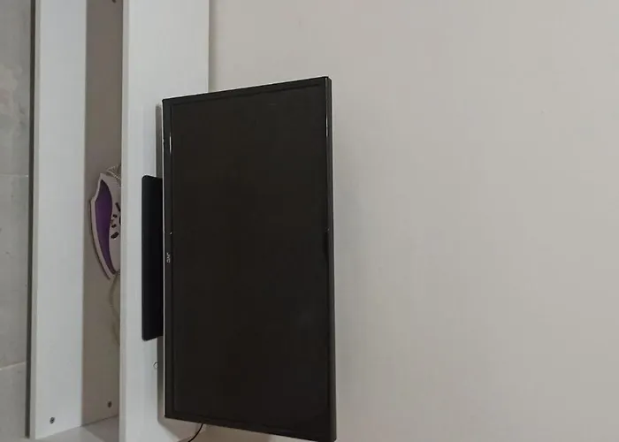 Amazing Next To Center Only 10 Minutes Walk * Salonic