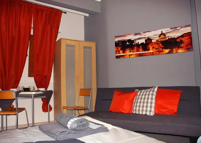 Amazing Next To Center Only 10 Minutes Walk Salonic