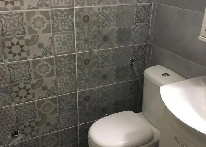 Amazing Next To Center Only 10 Minutes Walk *
